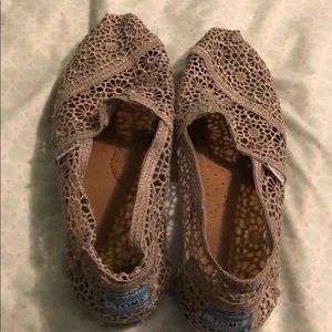 Tom’s floral design shoe